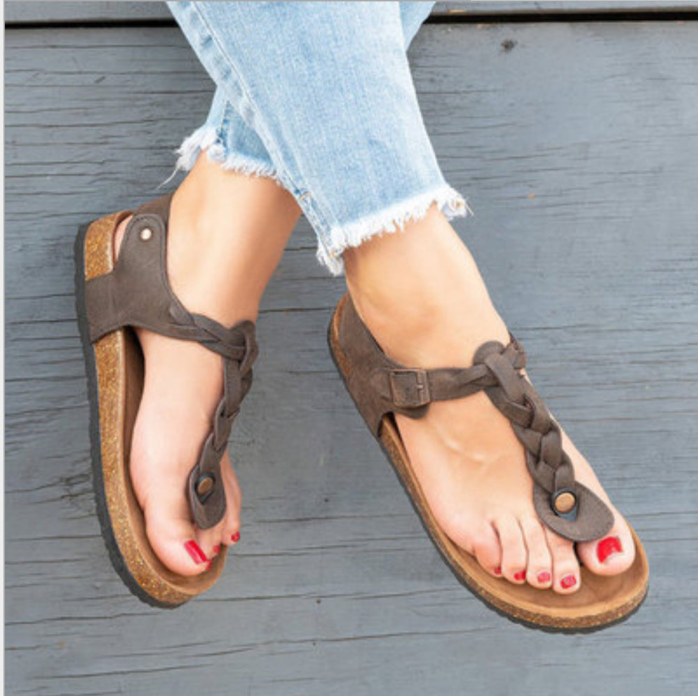 Minimalist Flat Flip-flops