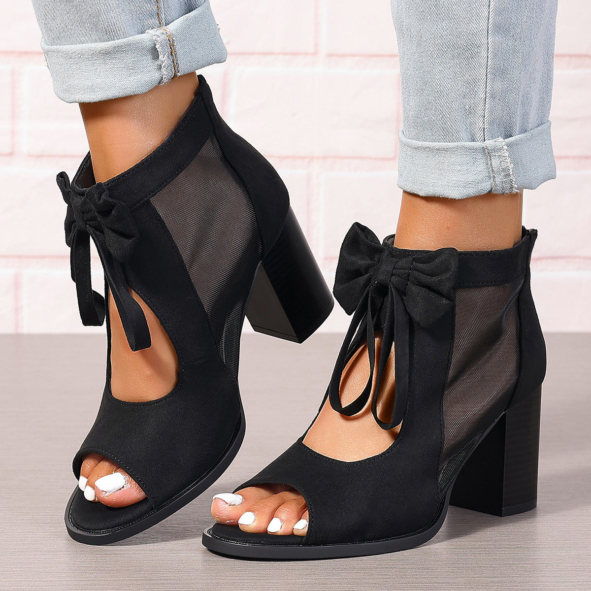 Block heel sandal bow detail