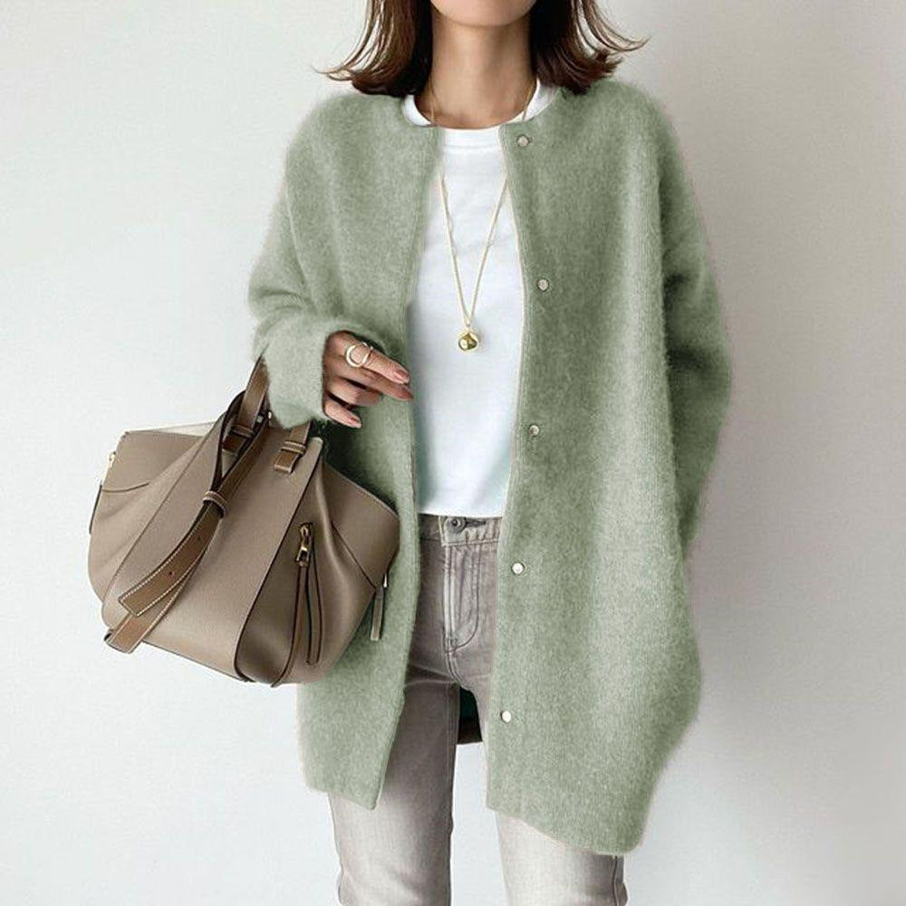 Relaxed drop-shoulder fit of the cardigan