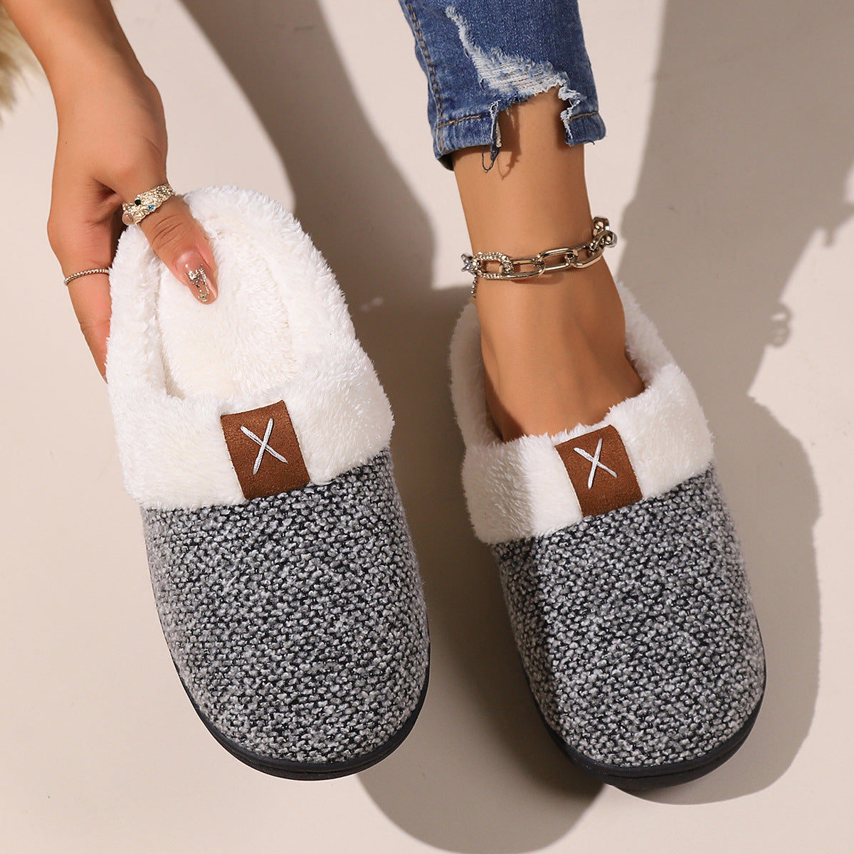 Thick-sole plush house slippers in light gray