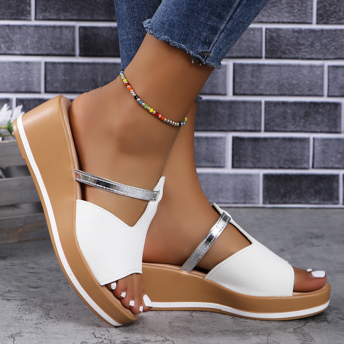 Wedge slides sole detail