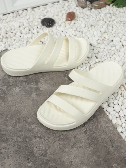 Beach slides in beige